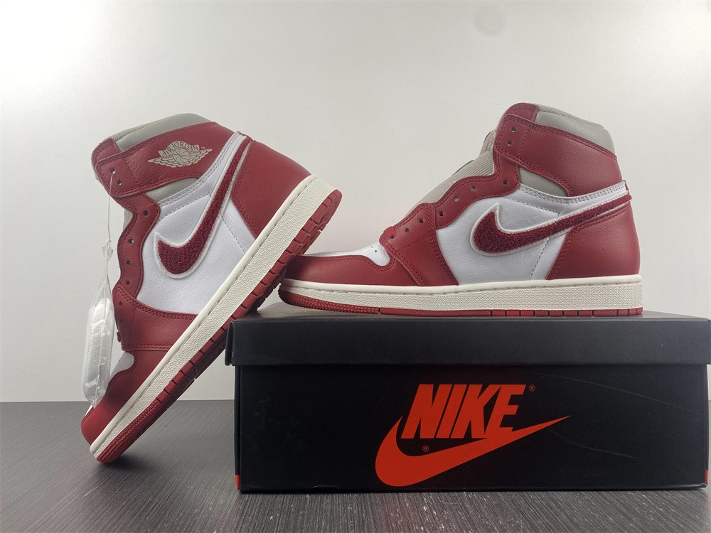 Air Jordan 1 High OG Newstalgia Chenille DJ4891-061