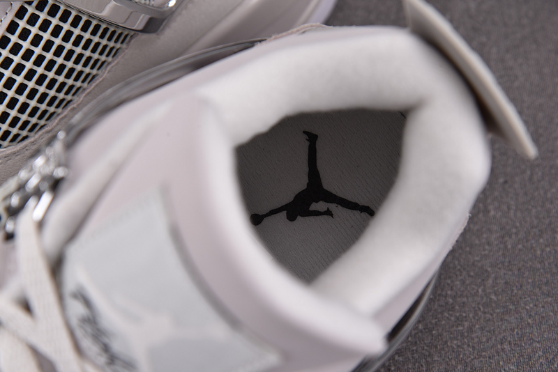 Air Jordan 4 Frozen Moments AQ9129-001