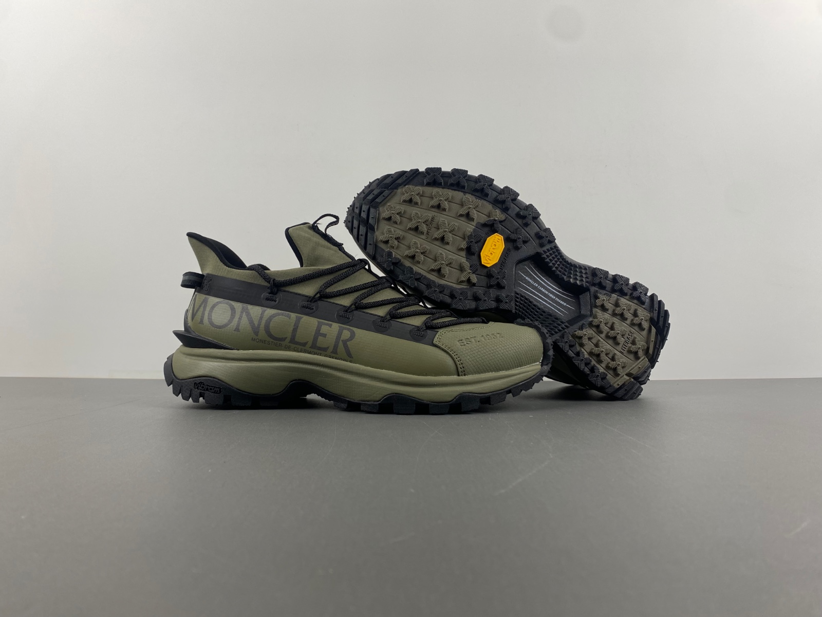 Moncler Trailgrip Lite 2 Sneakers  MC-005