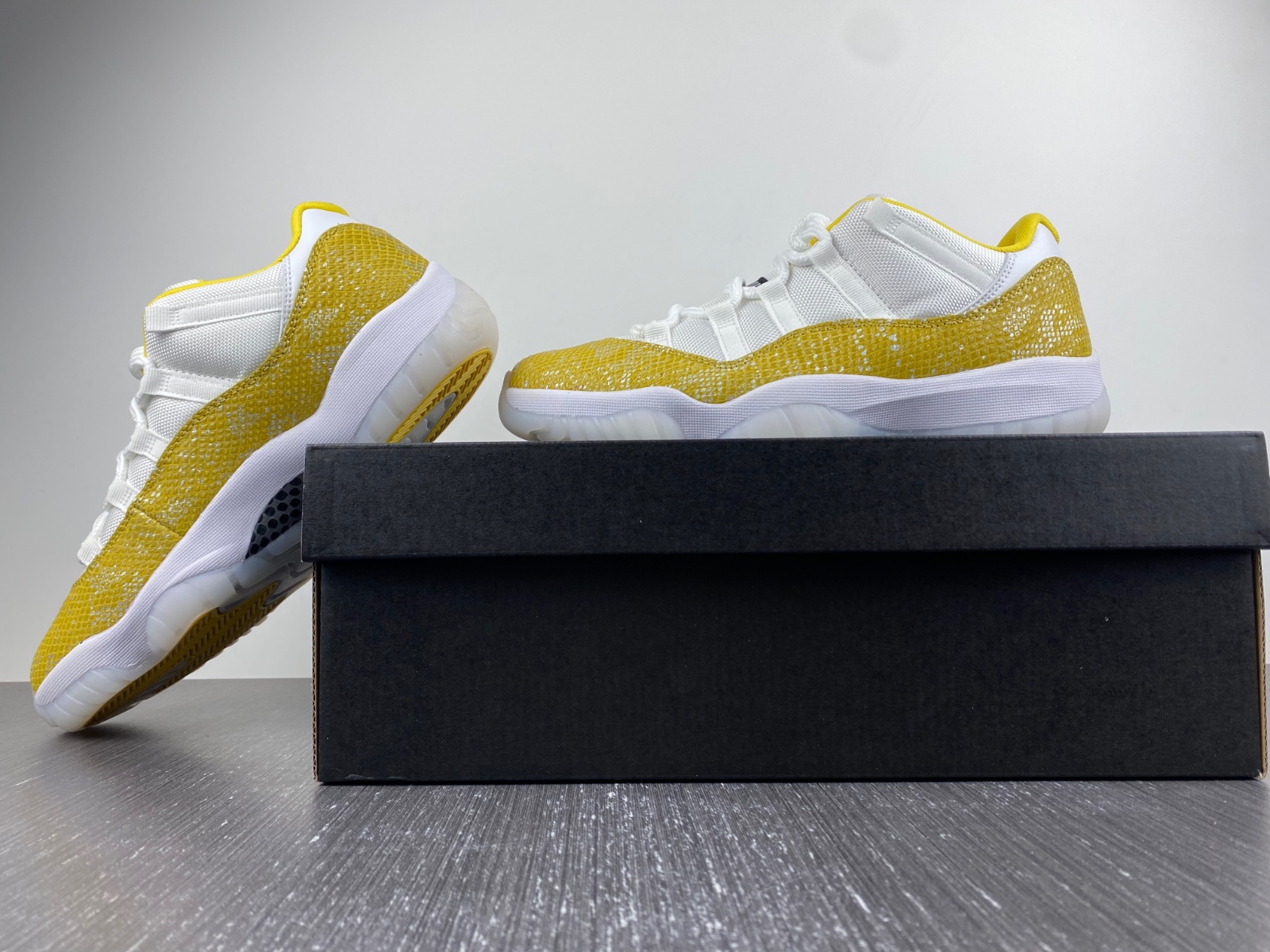 Air Jordan 11 Low  “Yellow Snakeskin” AH7860-107