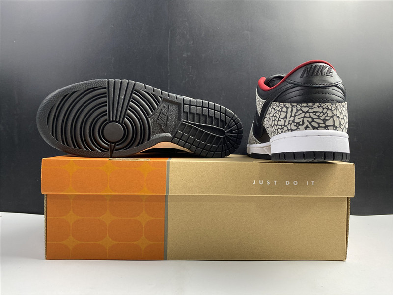 Supre* x Nike SB Dunk Low Pro