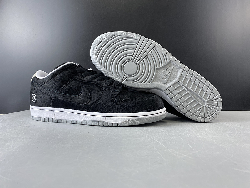 Medicom Toy Nike SB Dunk Low BE@RBRICK CZ5127-001
