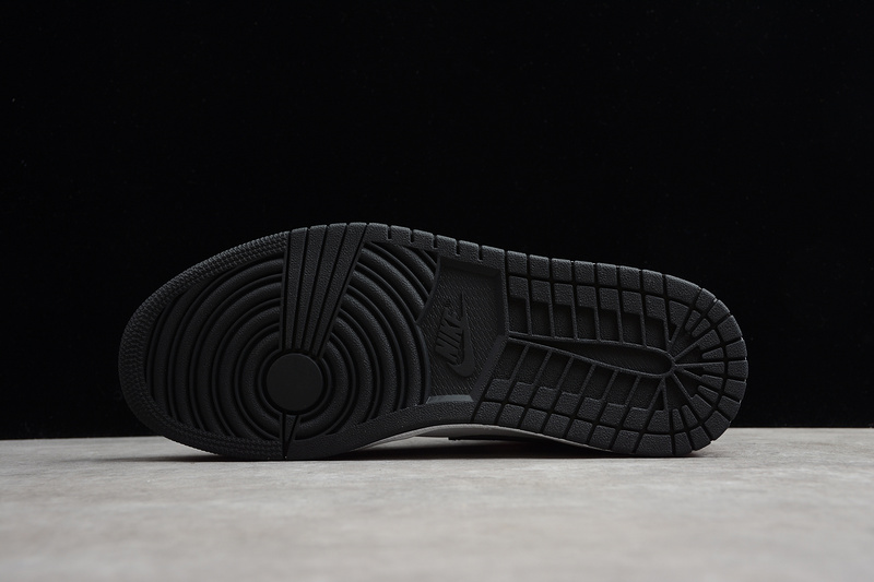 Air Jordan 1 Mid Chicago Black Toe 554724-069