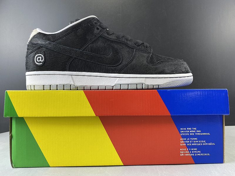 Medicom Toy Nike SB Dunk Low BE@RBRICK CZ5127-001