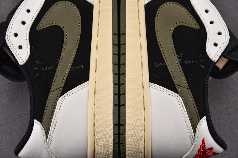 Travis Scott x Air Jordan 1 Low OG
