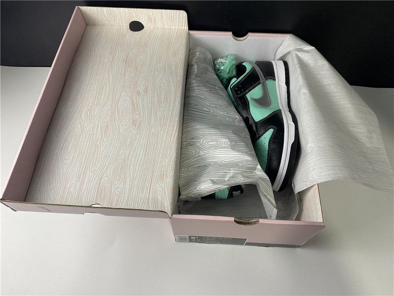 Nike Dunk SB Low Diamond Supply Co. "Tiffany" - 304292 402