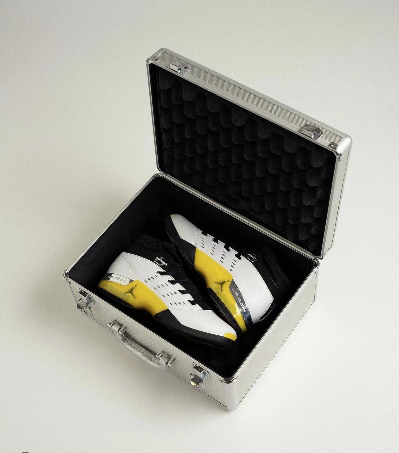 Air Jordan 17 Low “Lightning”   FJ0395-100