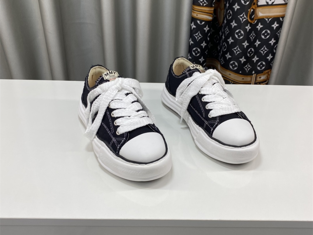 Maison Mihara Yasuhiro Low-Top Sneakers MMY-030