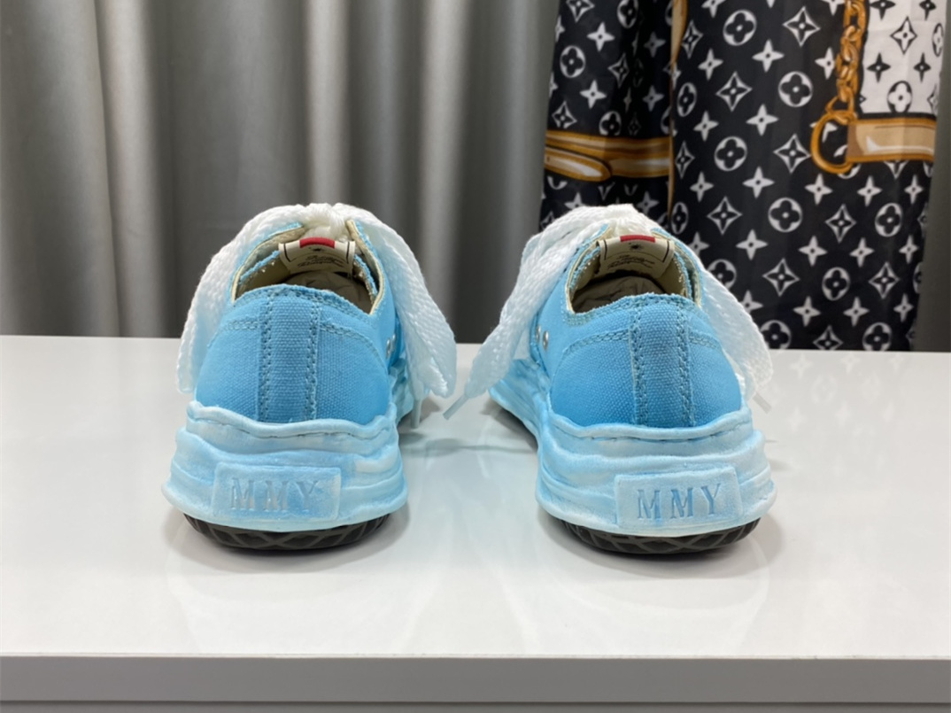 Maison Mihara Yasuhiro Low-Top Sneakers MMY-037
