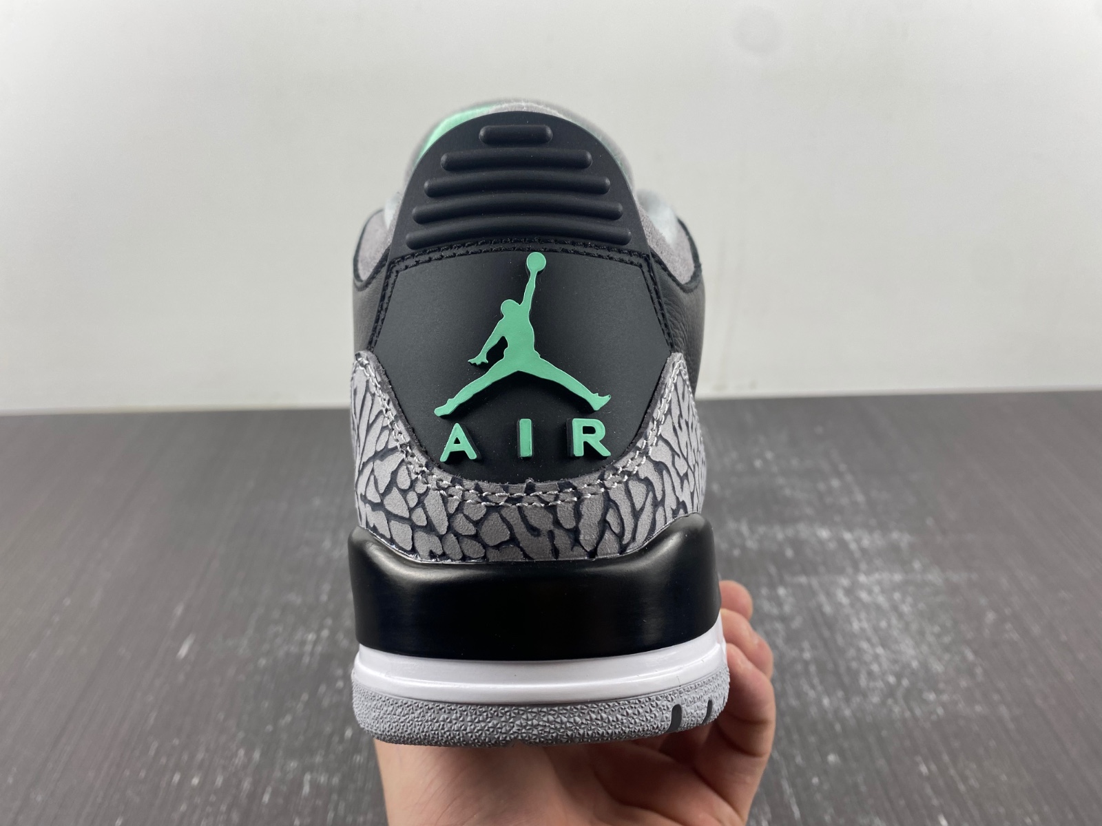 Air Jordan 3 "Black/Green Glow" CT8532-031