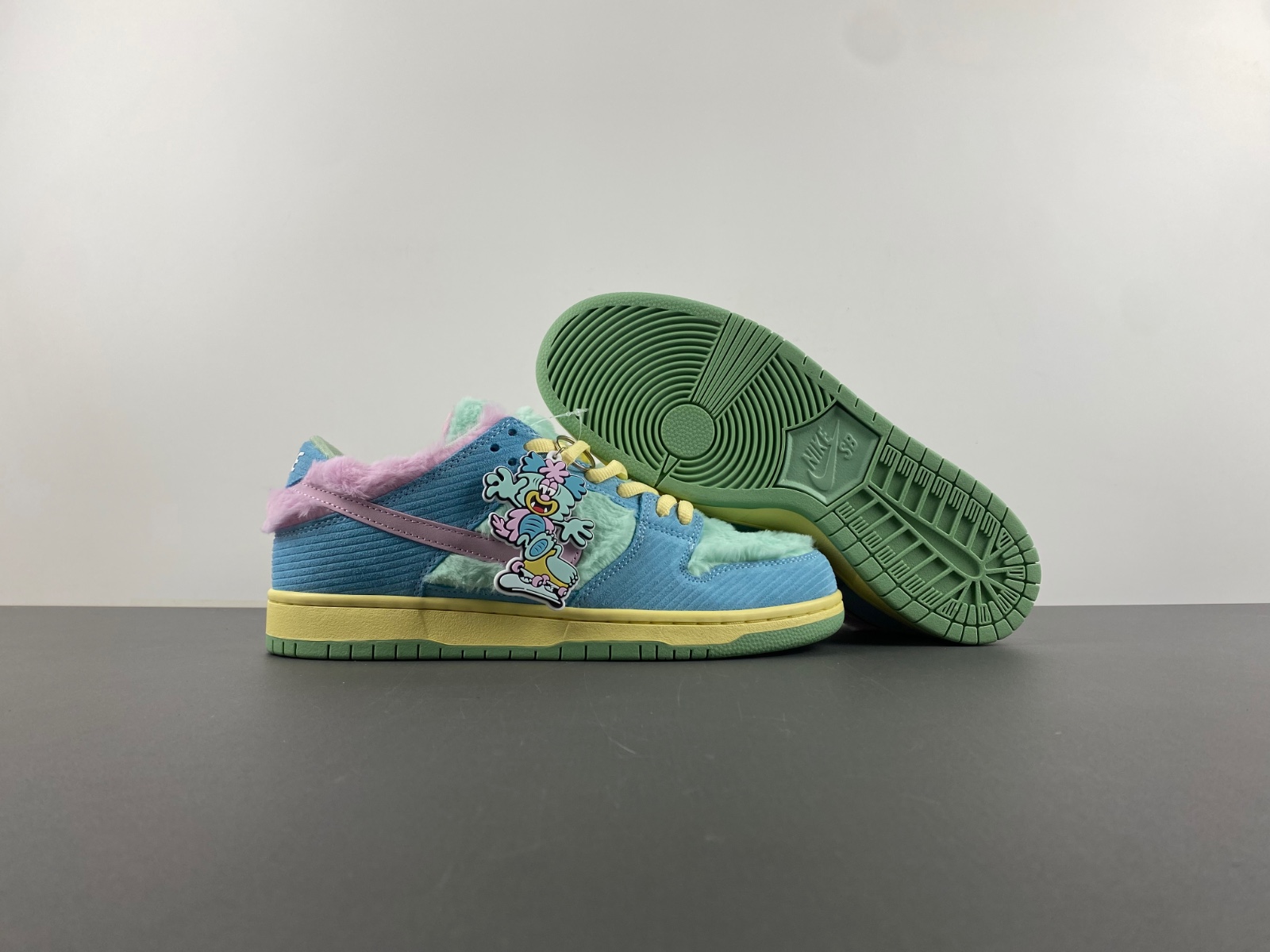 Verdy x Nike SB Dunk Low “Visty”  FN6040-400