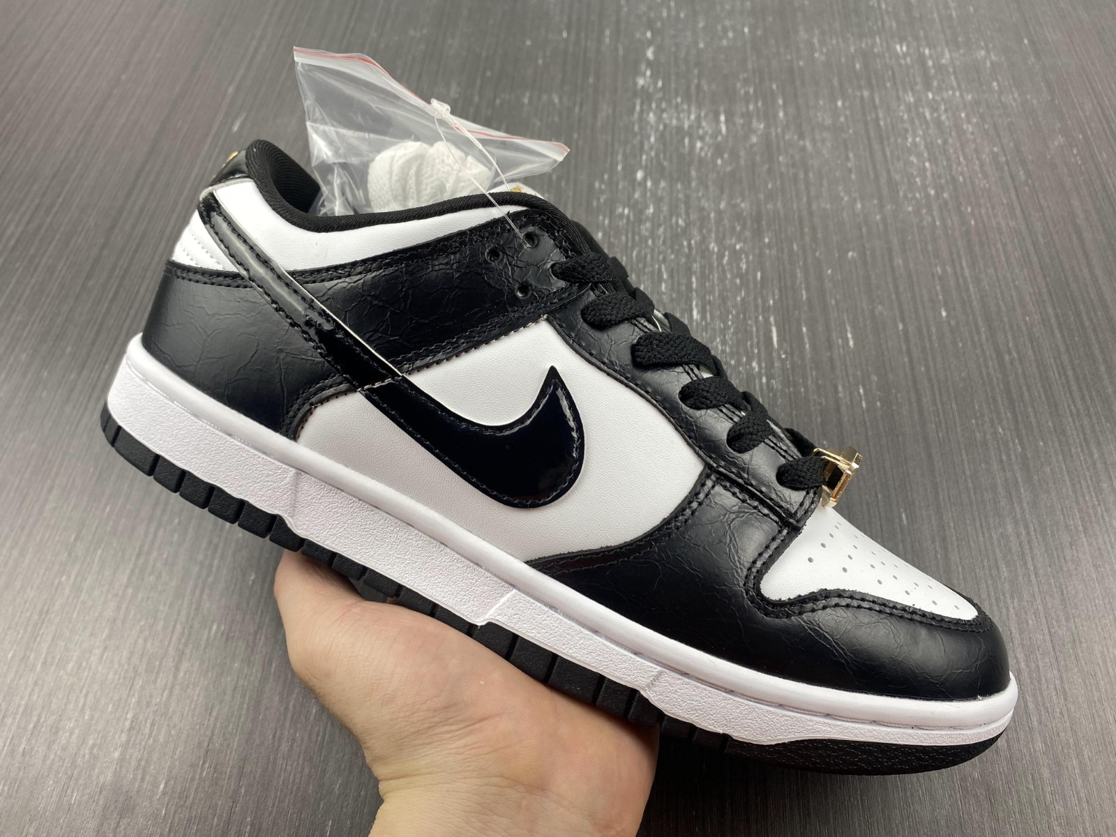 Nike Dunk Low World Champ DR9511-100