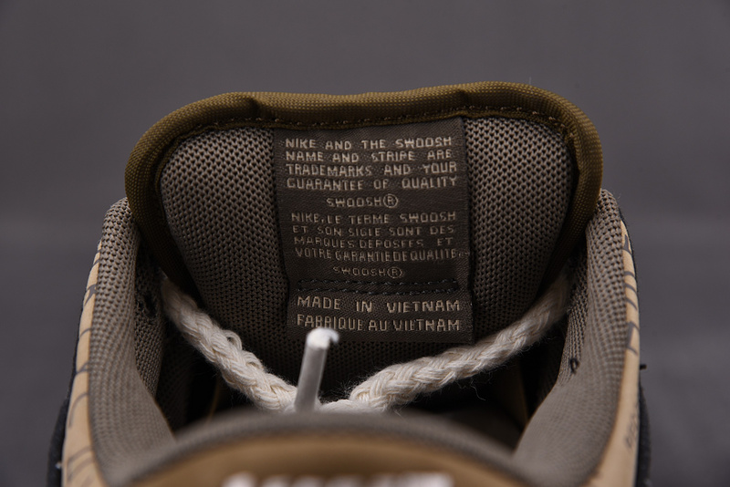 Travis Scott Nike SB Dunk Low CT5053-001