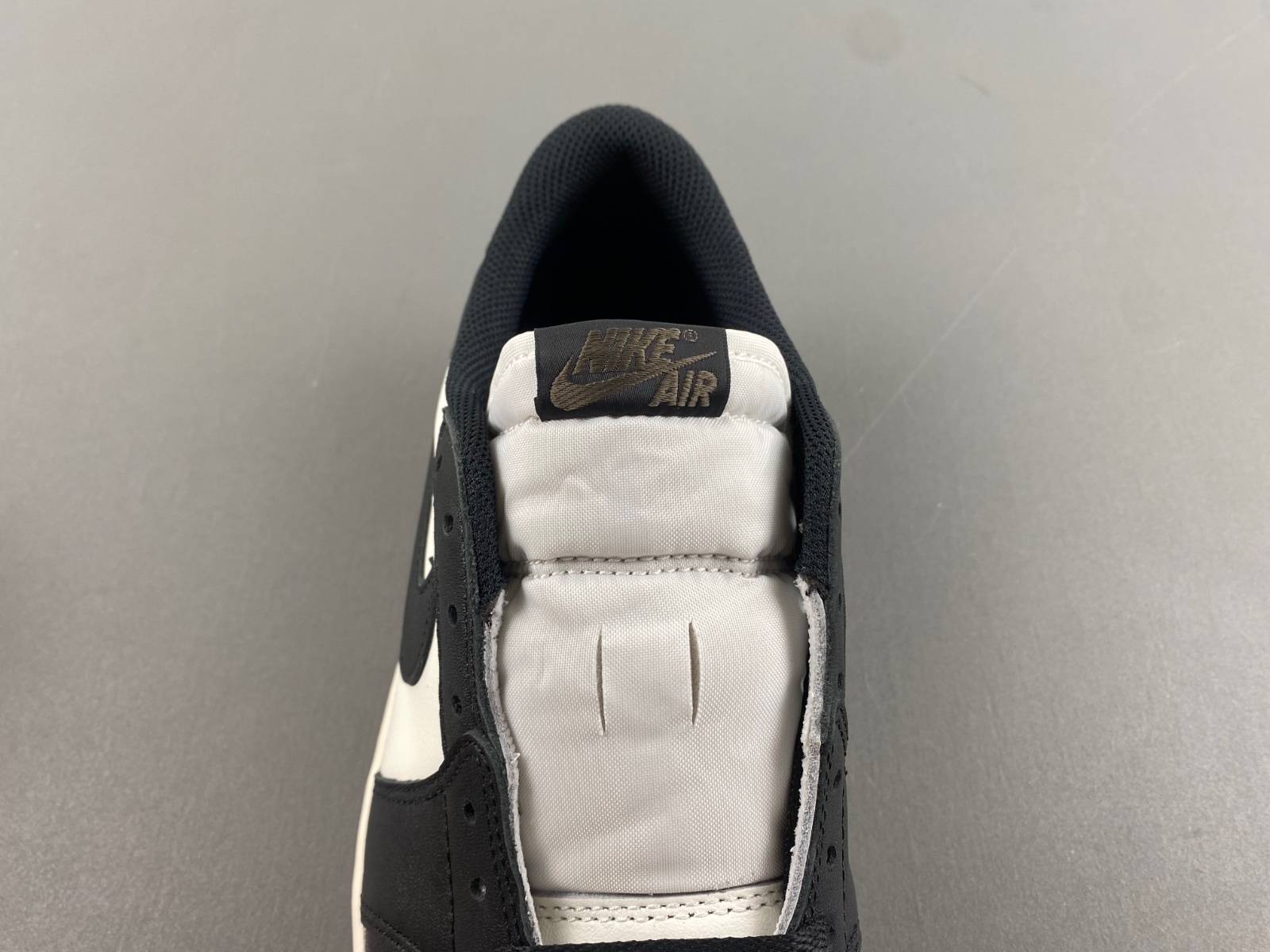 Air Jordan 1 Low OG “Mocha”    CZ0790-102