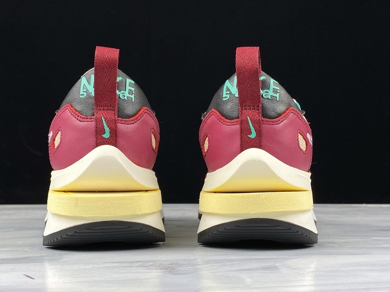 Sacai x Nike Regasus Vaporrly SP Beige/Purplish Red-Grass Green BV0073-102