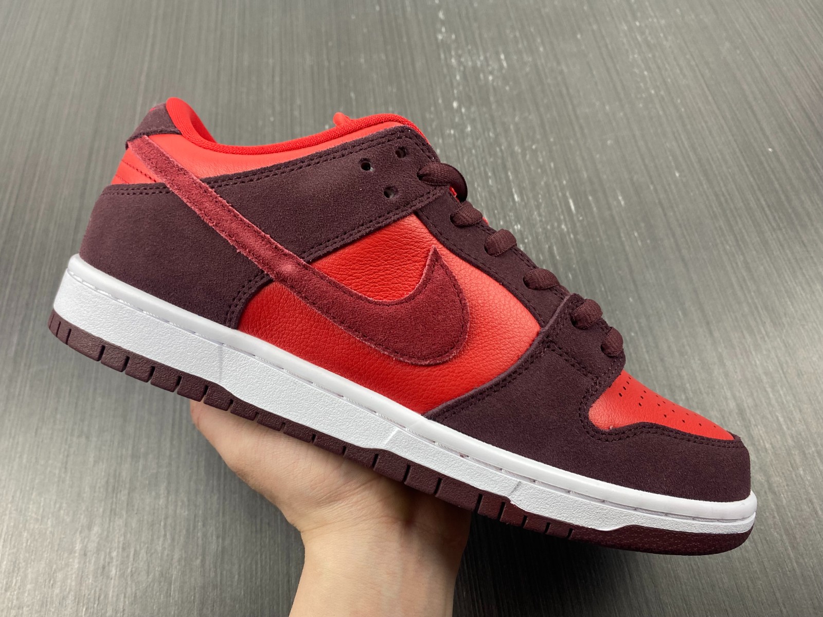 Nike SB Dunk Low Cherry  DM0807-600