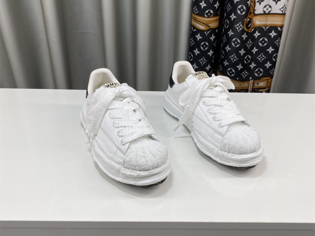 Maison Mihara Yasuhiro Low-Top Sneakers MMY-027