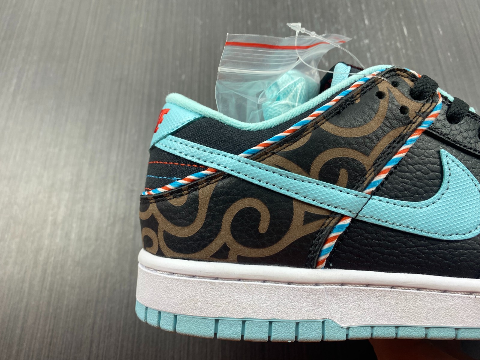 Nike Dunk Low Barber Shop DH7614-001