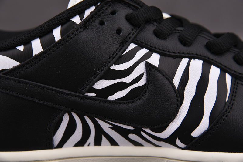 Quartersnacks x Nike SB Dunk Low Zebra DM3510-001