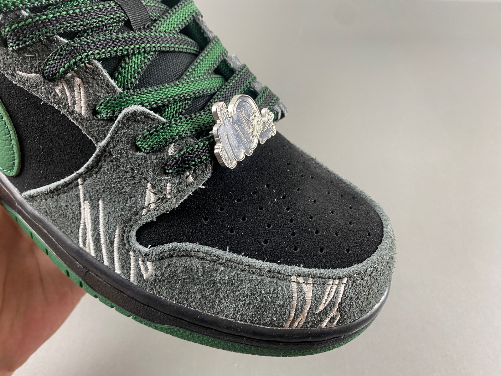 There Skateboards x Nike SB Dunk Low   HF7743-001