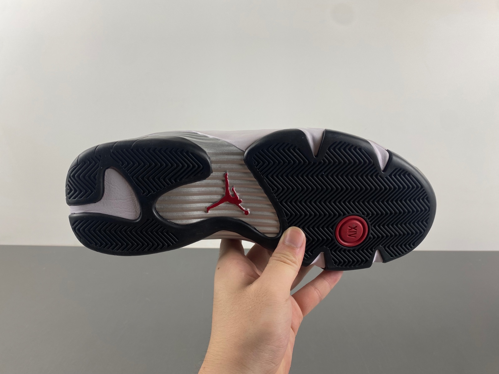 Jordan 14 Retro Black Toe (2024)    487471-160