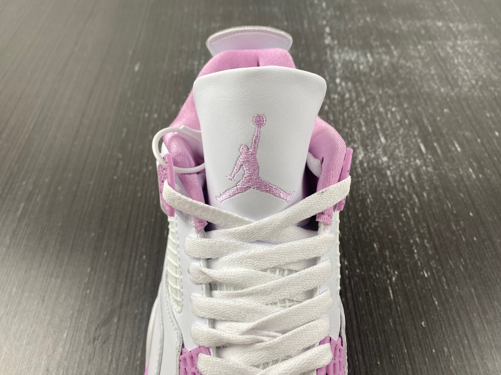 Air Jordan 4 “Pink Oreo” unreleased