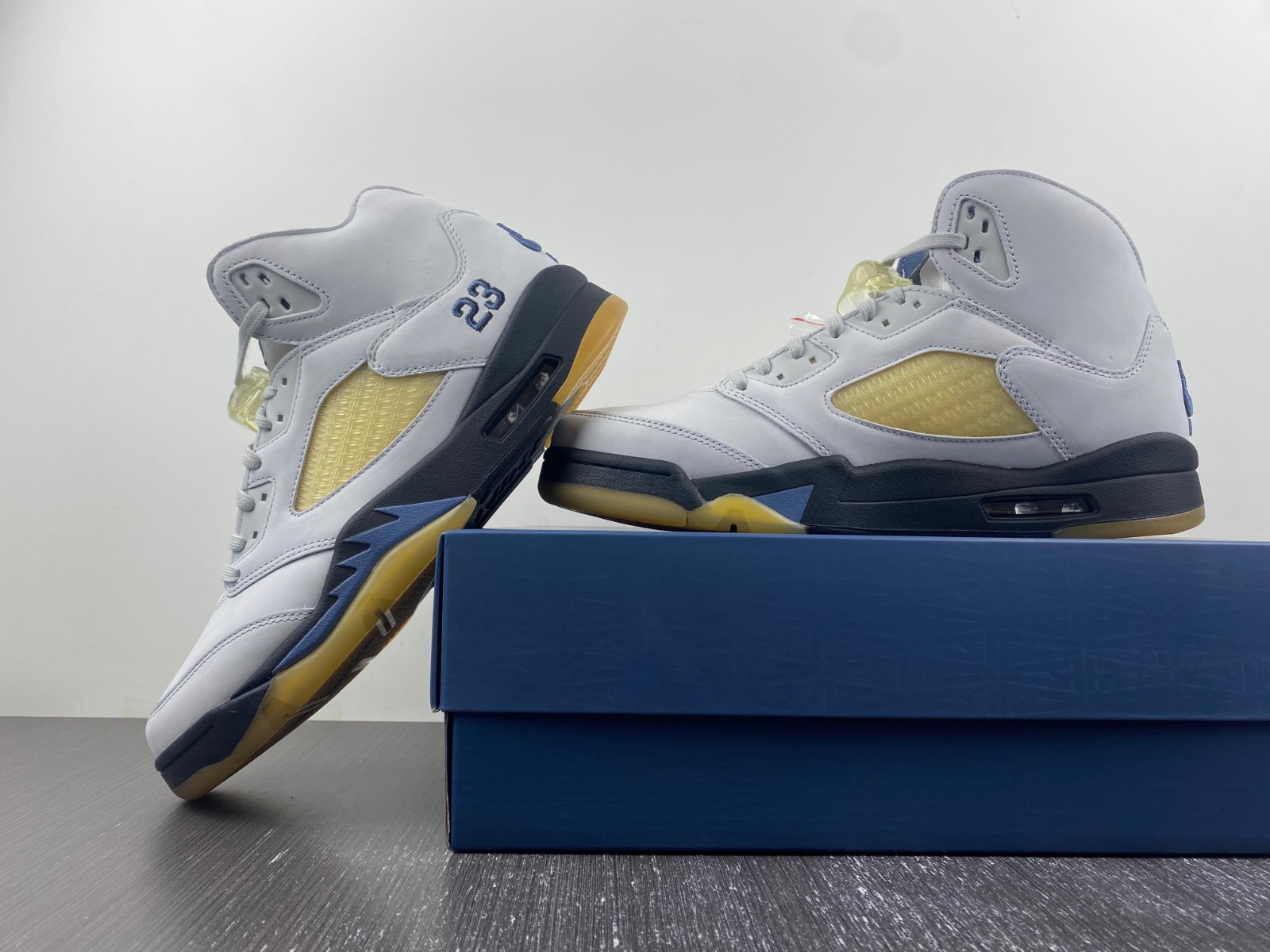 A Ma Maniere x Air Jordan 5 Dawn Photon Dust FZ5758-004