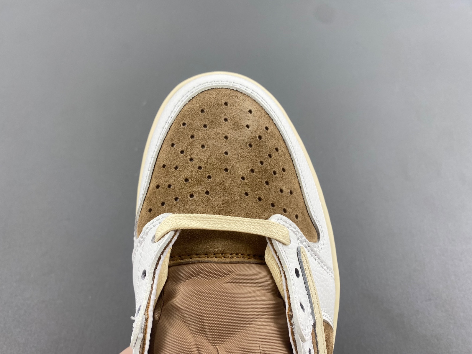 Travis Scott x Air Jordan 1 Low OG DM7866-106