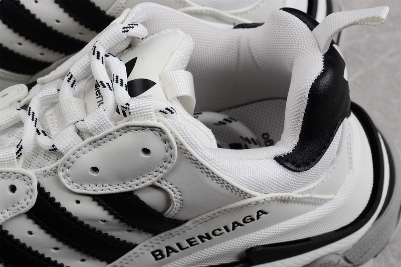 Balenciaga TRIPLE S TRAINER