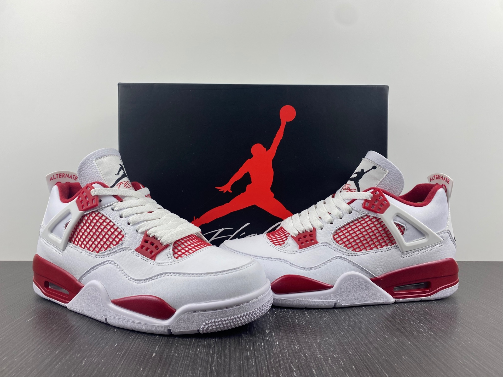 Air Jordan 4 Retro