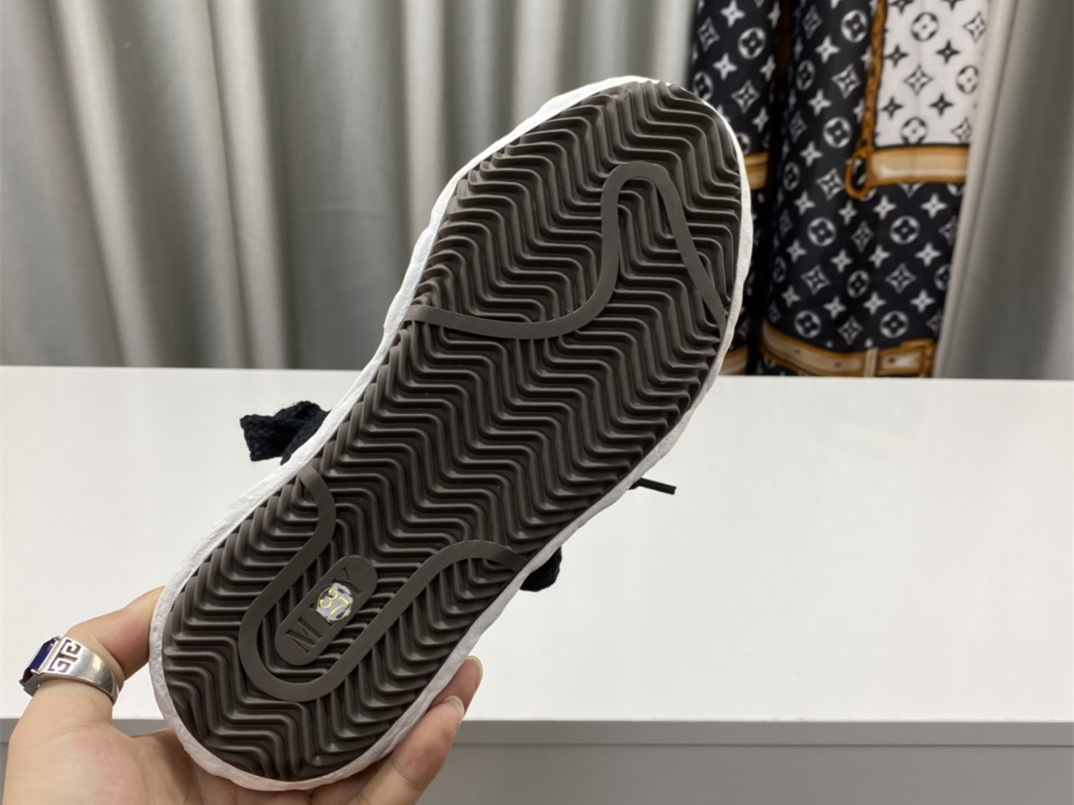 Maison Mihara Yasuhiro Low-Top Sneakers MMY-026