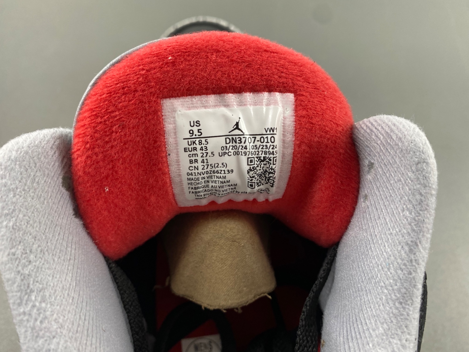 Air Jordan 3 OG “Black Cement” SKU:DN3707-010