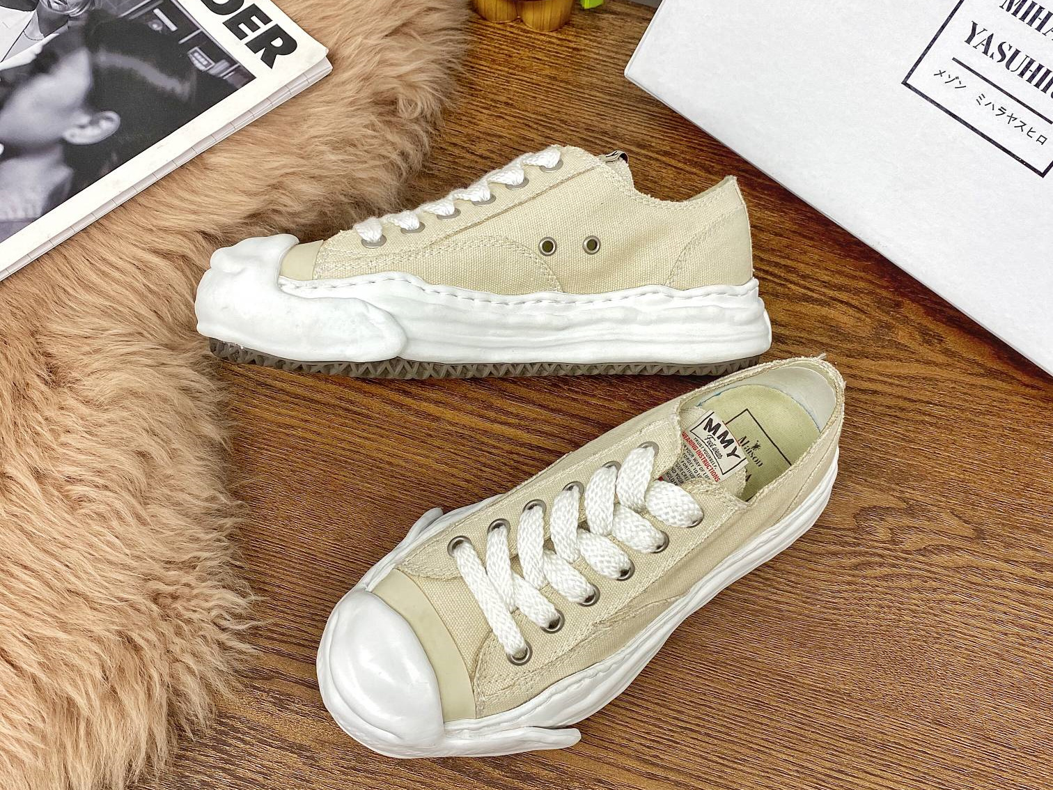 Maison Mihara Yasuhiro Low-Top Sneakers MMY-012