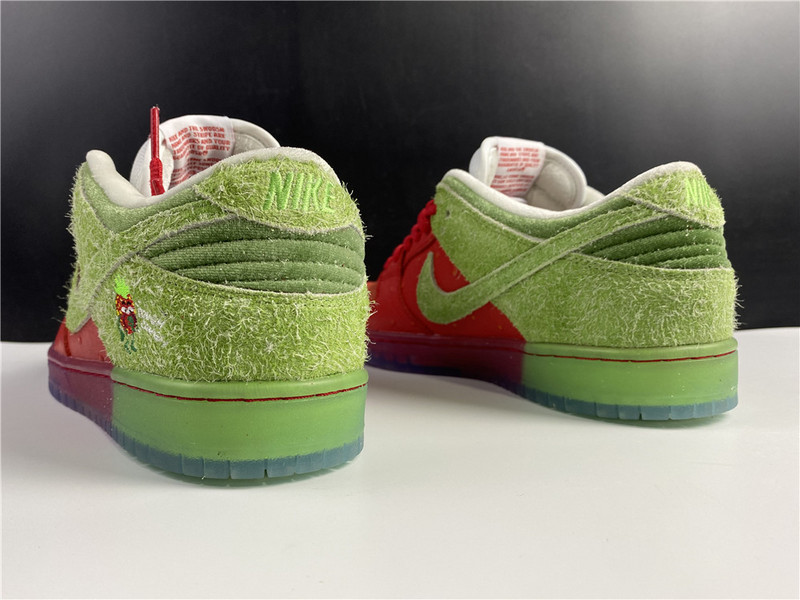 Nike SB Dunk Low Strawberry Cough CW7093-601