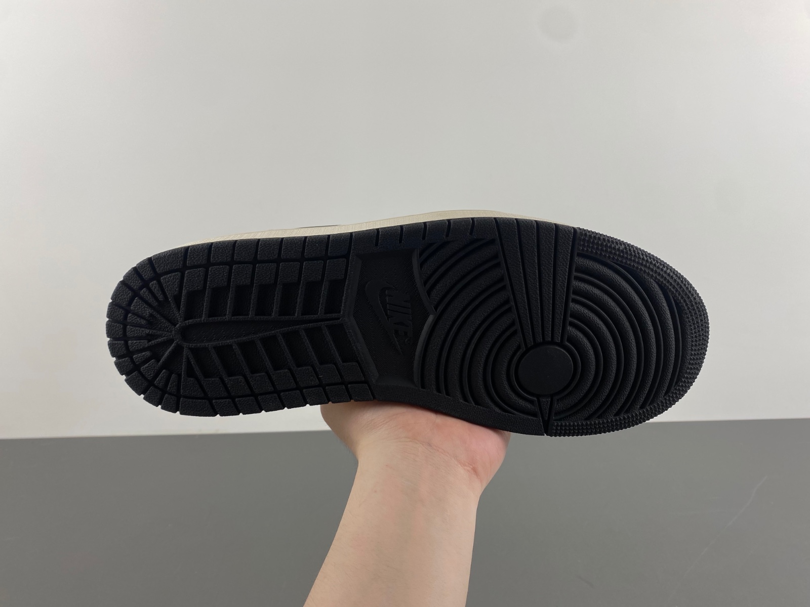 Air Jordan 1 Low OG “Mocha”    CZ0790-102