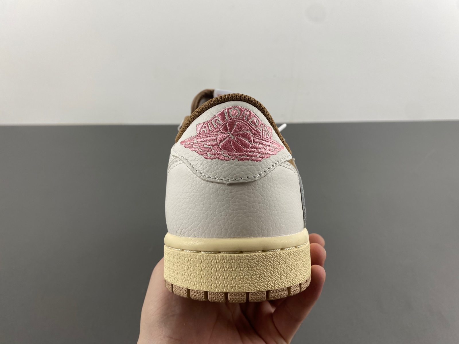 Travis Scott x Air Jordan 1 Low OG DM7866-106