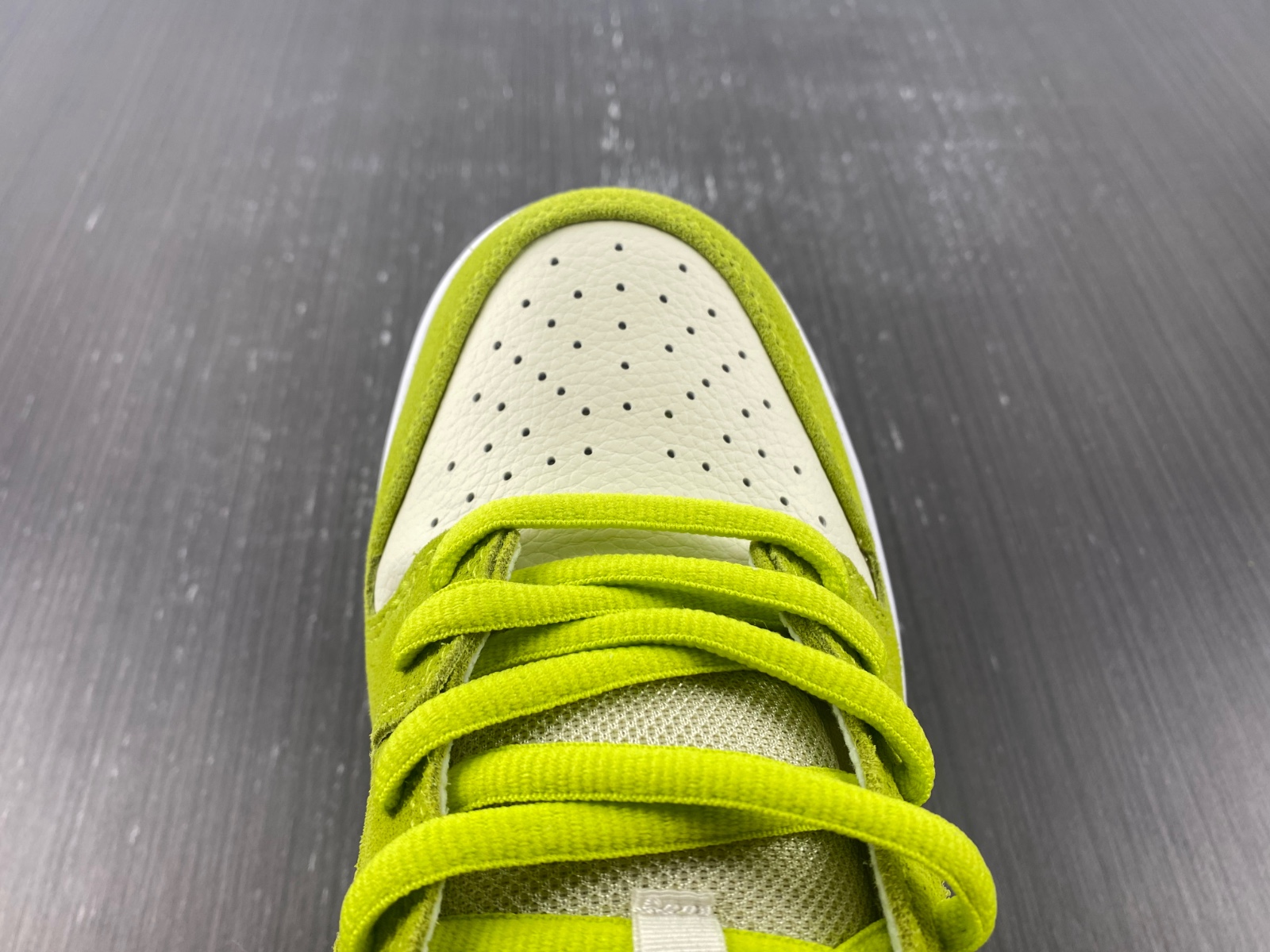 Nike SB Dunk Low Green Apple DM0807-300