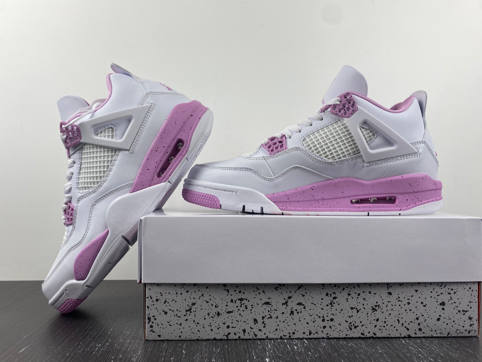 Air Jordan 4 “Pink Oreo” unreleased