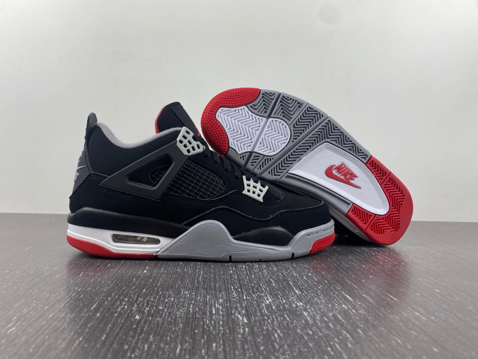 Air Jordan 4 SB bred