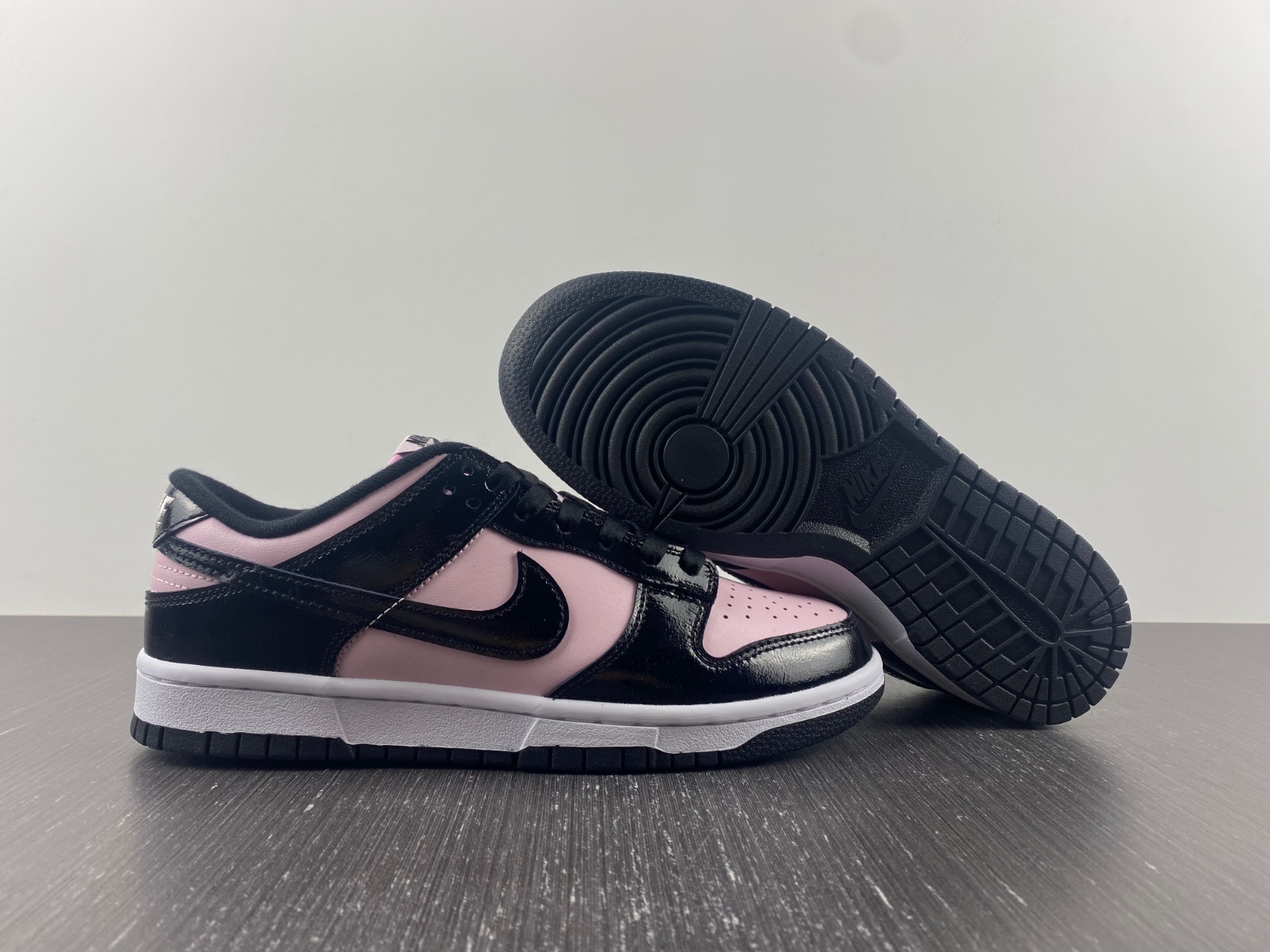 Nike Dunk Low Black Patent Pink DJ9955-600