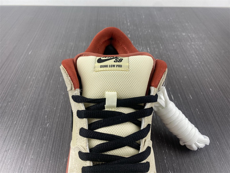Nike SB Dunk Low Pro Hennessy - BQ6817-100