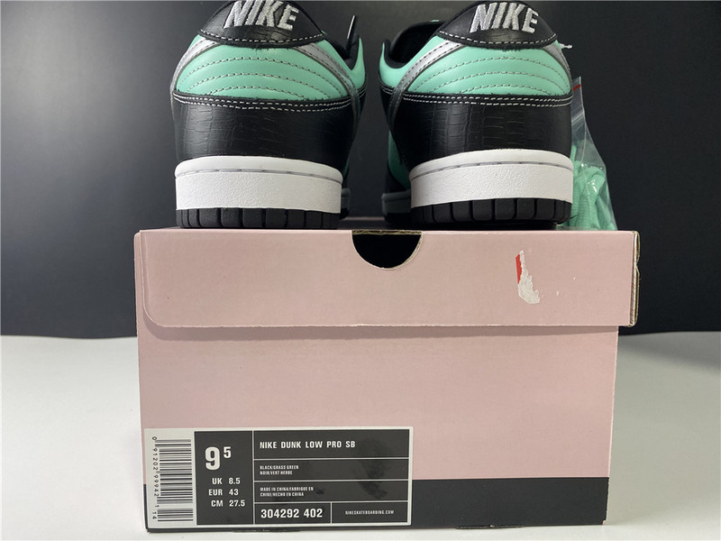 Nike Dunk SB Low Diamond Supply Co. "Tiffany" - 304292 402