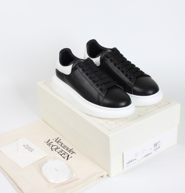 MCQUEEN OVERSIZED SNEAKER