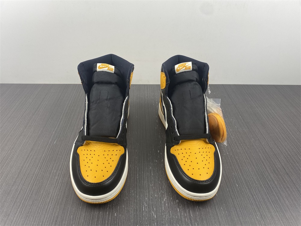 Air Jordan 1 High OG "Yellow Toe" 555088