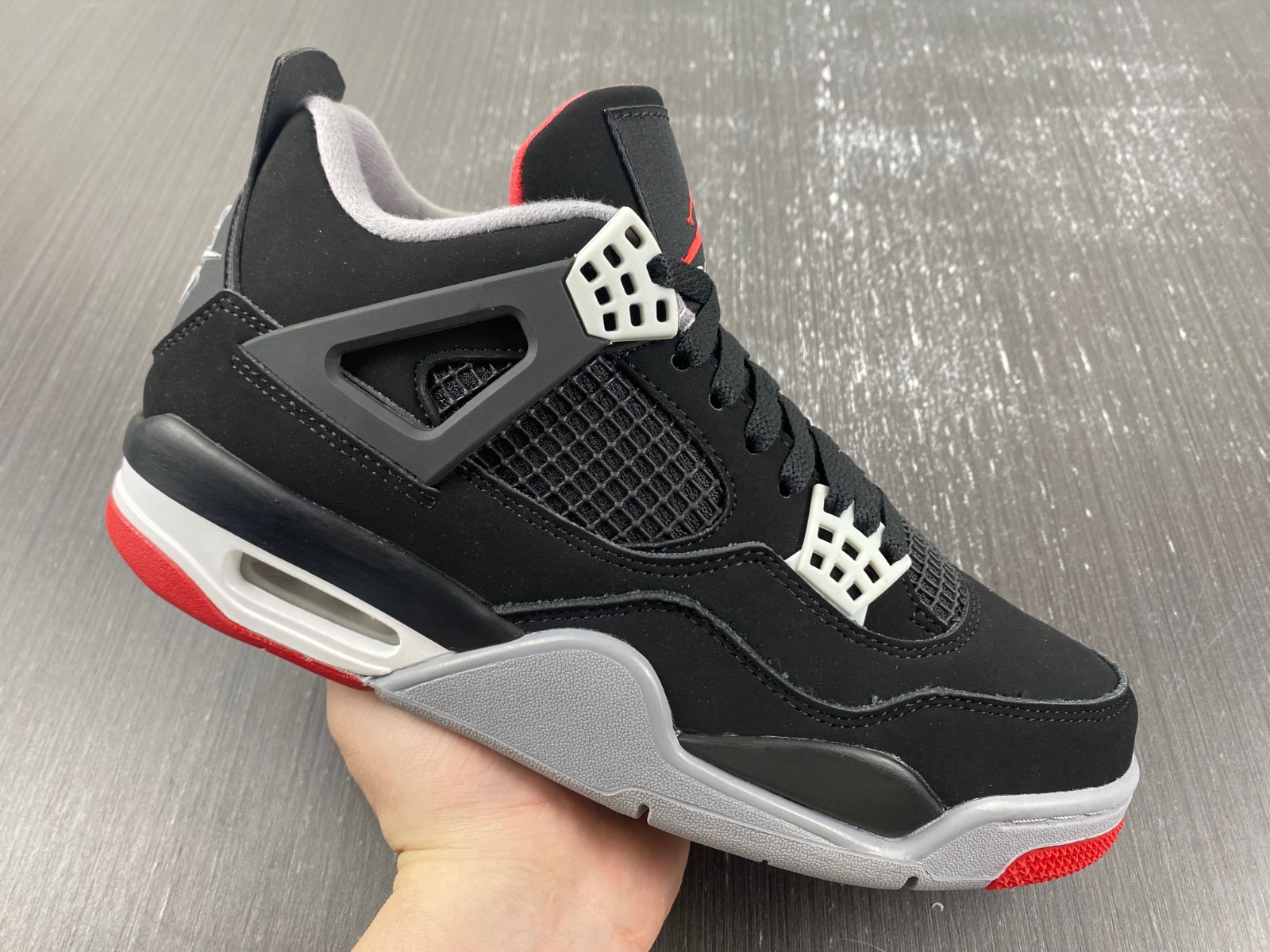 Air Jordan 4 SB bred