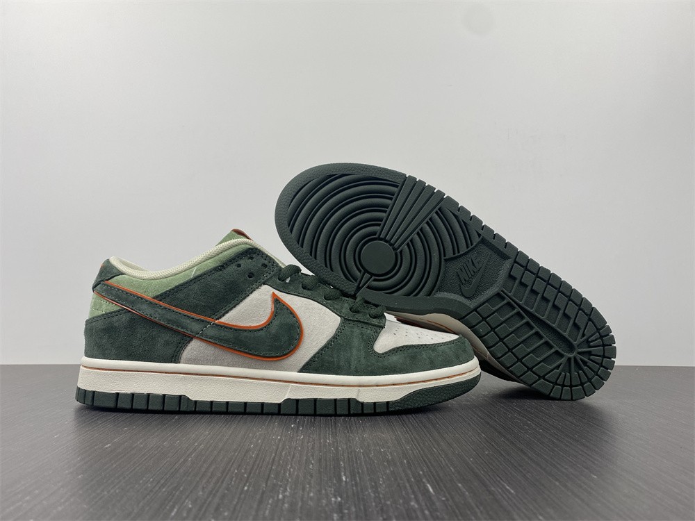Katsuhiro Otomo x Nike Dunk Low "Steam Boy"