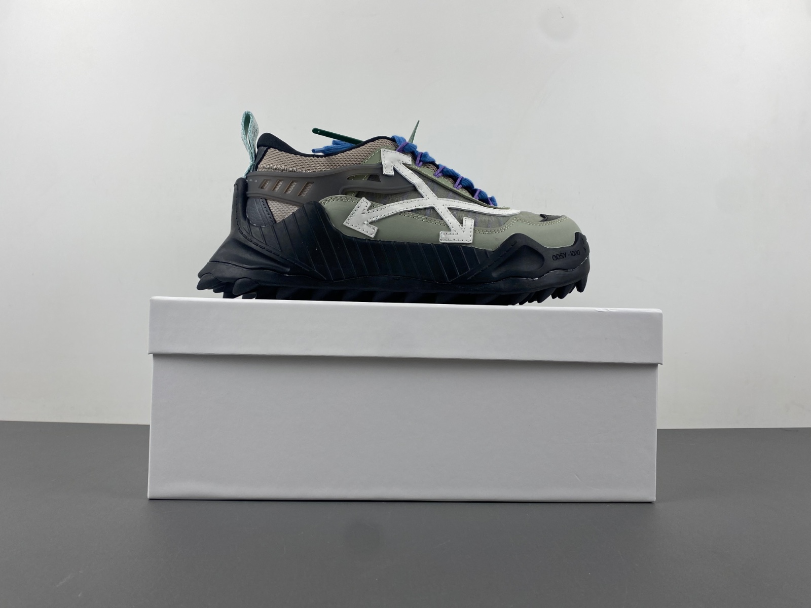 OW C/O ODSY-1000 SNEAKERS