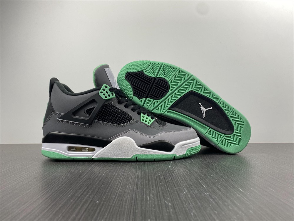 Air Jordan 4 Retro