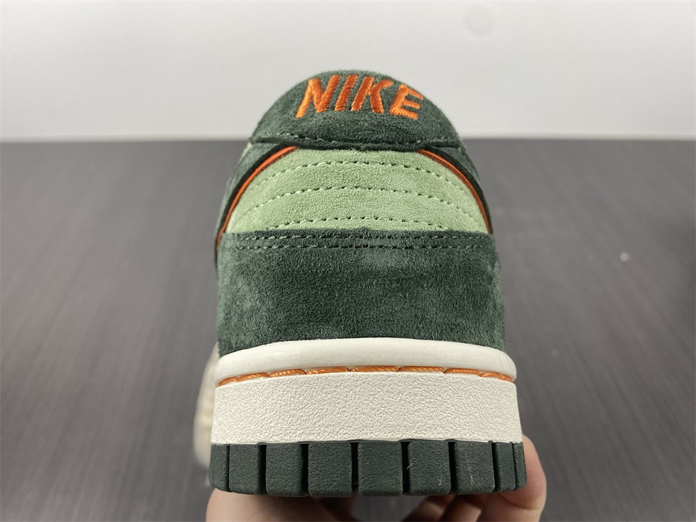 Katsuhiro Otomo x Nike Dunk Low "Steam Boy"