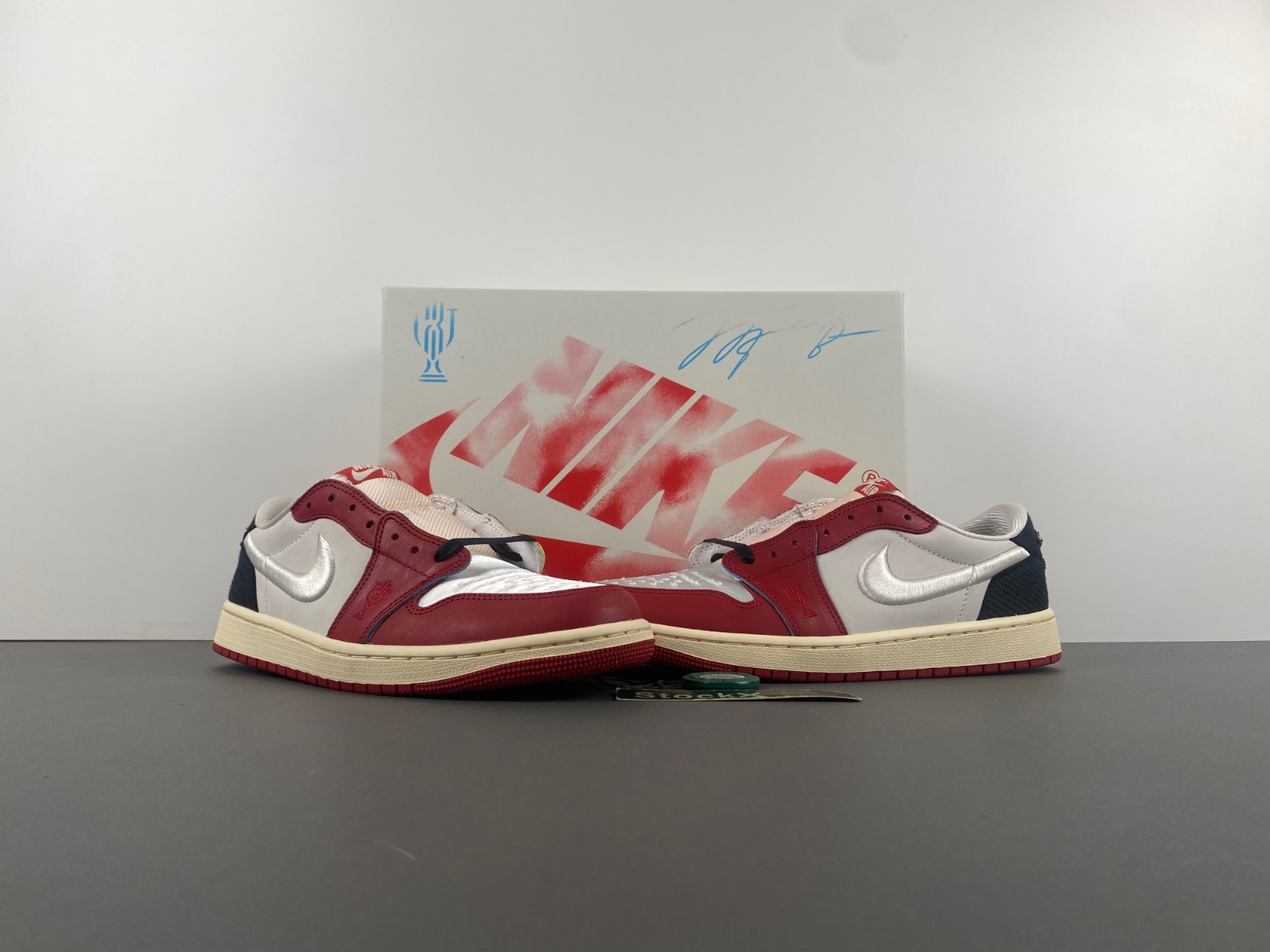 Trophy Room x Air Jordan 1 Low OG “Rookie Card: Home”   HV6157-100